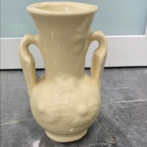 Elegant Vintage pale Yellow Ceramic Vase marked USA